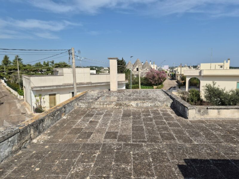 Doppia unità abitativa con locali deposito e terreno