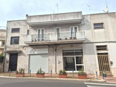 Locale commerciale di 60 mq circa con pertinenza esterna