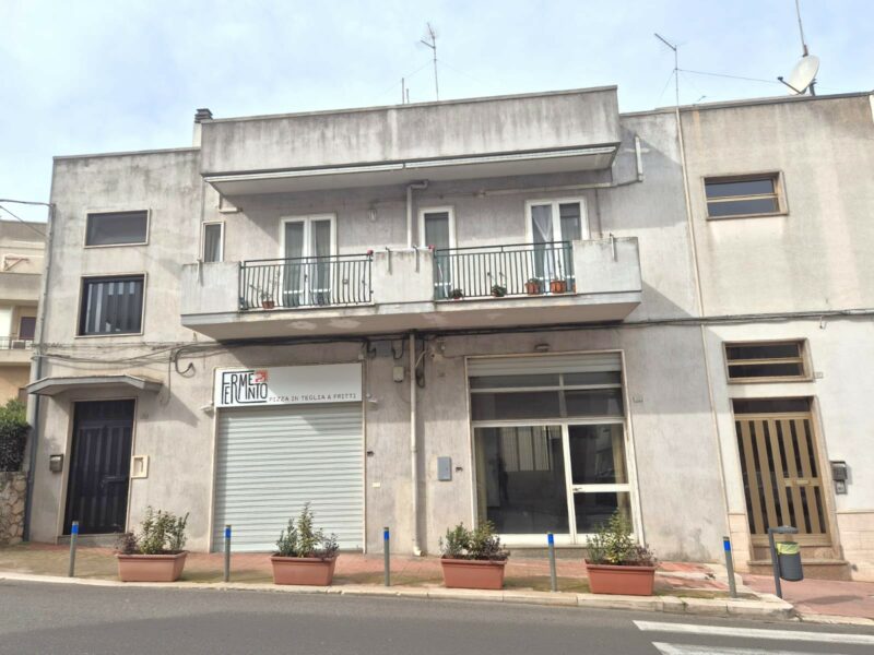 Locale commerciale di 60 mq circa con pertinenza esterna