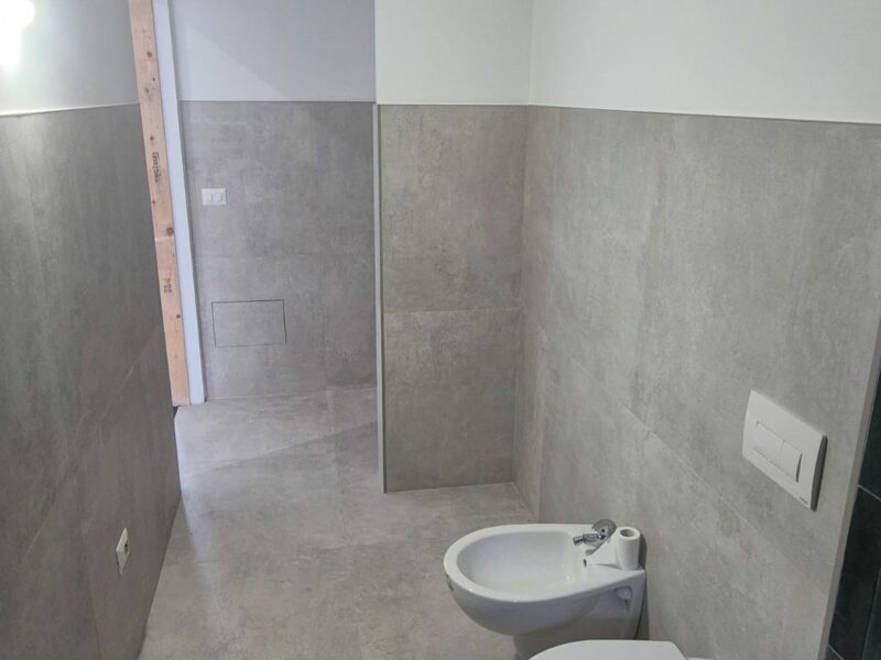 Locale commerciale di 60 mq circa con pertinenza esterna