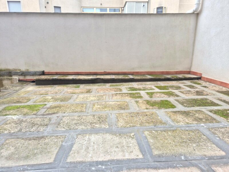 Locale commerciale di 60 mq circa con pertinenza esterna