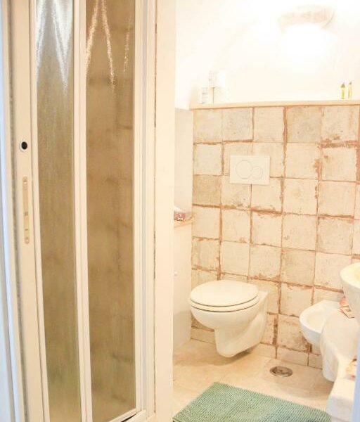 Doppia unità abitativa in pietra ristrutturata