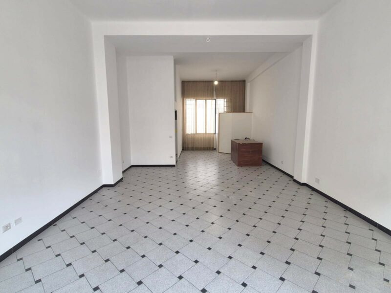 Locale commerciale di 60 mq circa con pertinenza esterna