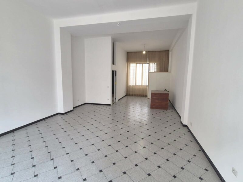 Locale commerciale di 60 mq circa con pertinenza esterna