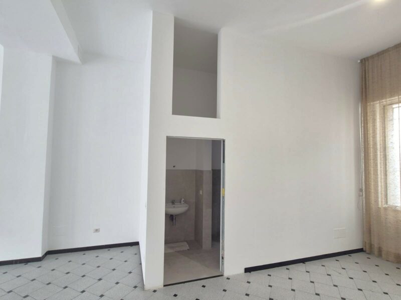 Locale commerciale di 60 mq circa con pertinenza esterna