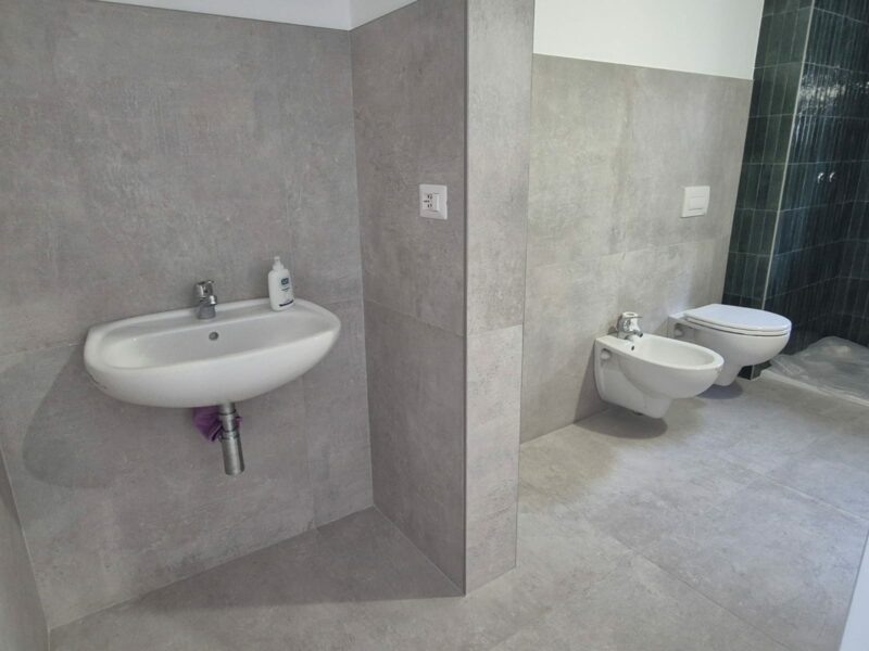 Locale commerciale di 60 mq circa con pertinenza esterna